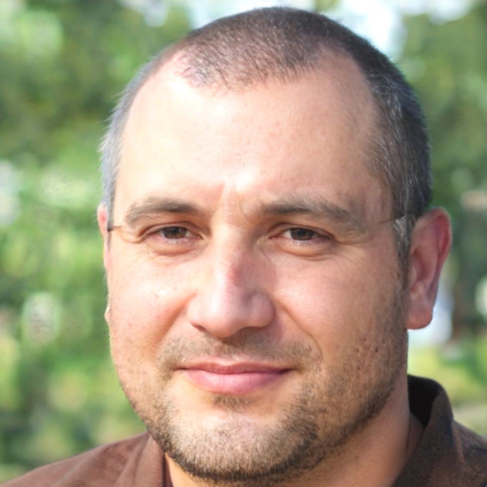 Portrait de Maxence Dubois, expert en développement d'affaires